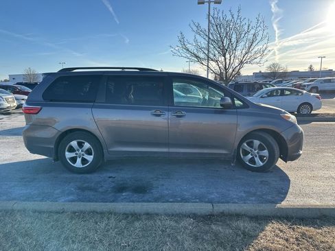 Used 2015 Toyota Sienna LE image 12