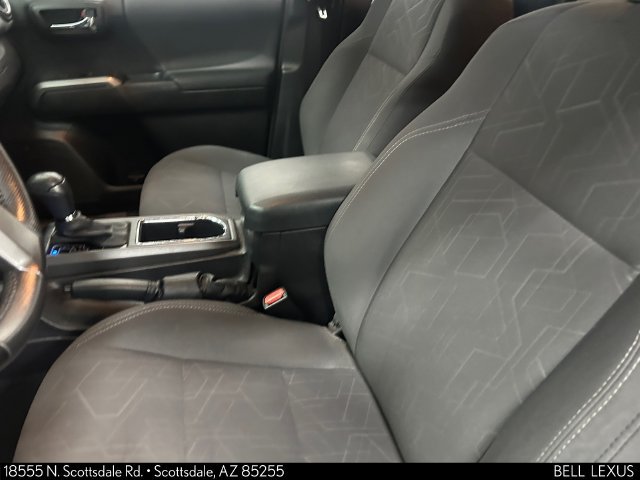 Used 2017 Toyota Tacoma TRD Off-Road AWD/4WD image 13