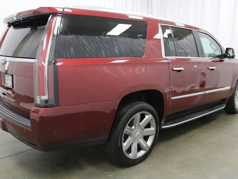 Used 2017 Cadillac Escalade ESV Luxury image 5