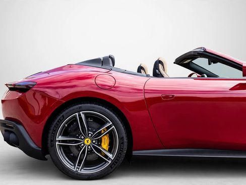 Certified 2025 Ferrari Roma Spider RWD image 17