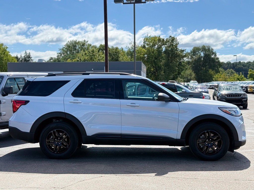 Used 2026 Ford Explorer Active AWD/4WD image 31