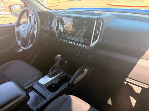 Certified 2025 Nissan Frontier SV RWD image 13