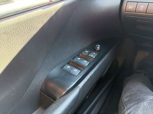 Used 2020 Toyota Camry SE image 16