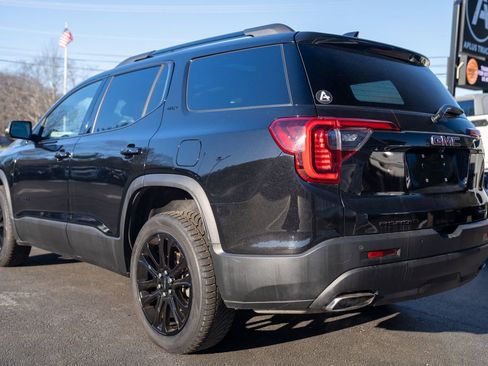 Used 2023 GMC Acadia SLT w/ Elevation Edition image 4