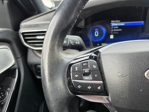 Used 2023 Ford Explorer Platinum w/ Premium Technology Package image 16