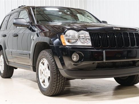 Used 2005 Jeep Grand Cherokee Laredo AWD/4WD image 1