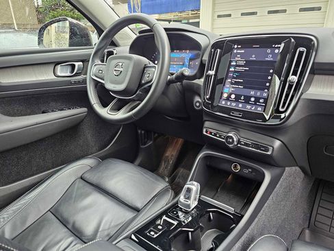 Certified 2023 Volvo XC40 B5 Ultimate w/ Protection Package Premier AWD/4WD image 12
