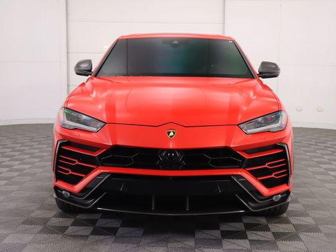 Used 2021 Lamborghini Urus image 2