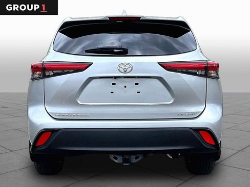Certified 2021 Toyota Highlander LE AWD/4WD image 5