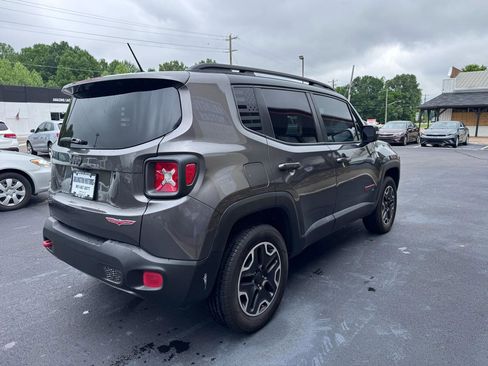 Used 2016 Jeep Renegade Trailhawk w/ Popular Equipment Group AWD/4WD image 7