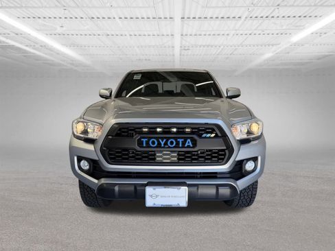 Used 2022 Toyota Tacoma TRD Off-Road AWD/4WD image 8