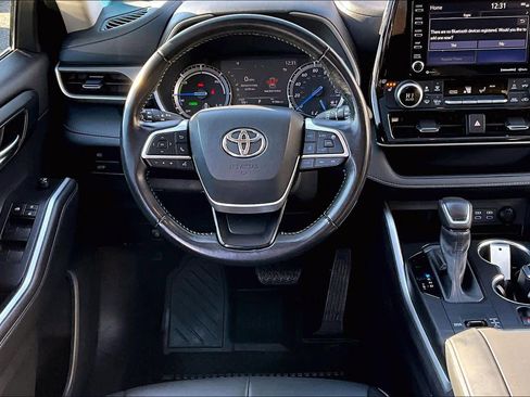 Certified 2022 Toyota Highlander XLE image 5