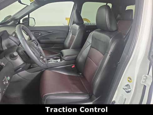 Used 2025 Honda Ridgeline Black Edition image 11