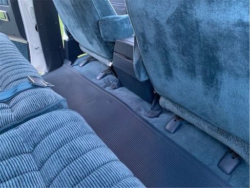 Used 1991 GMC Suburban 4WD image 28