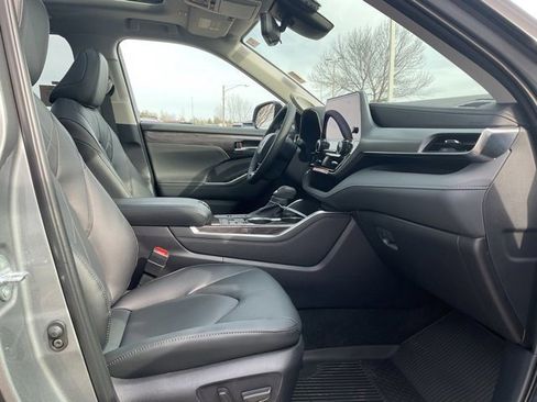 New 2026 Toyota Highlander Platinum image 15