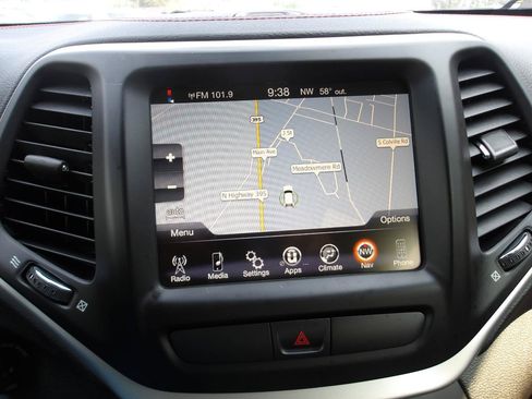 Used 2015 Jeep Cherokee Trailhawk AWD/4WD image 18