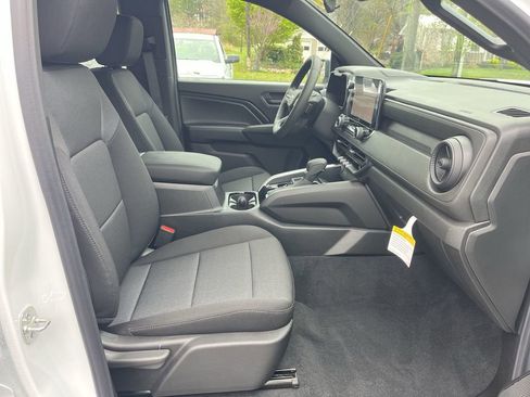 New 2025 Chevrolet Colorado W/T image 28