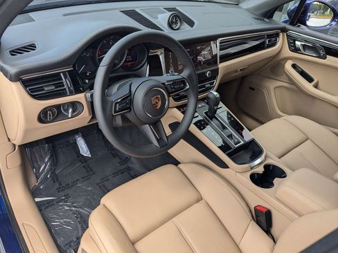 Used 2025 Porsche Macan AWD/4WD image 4