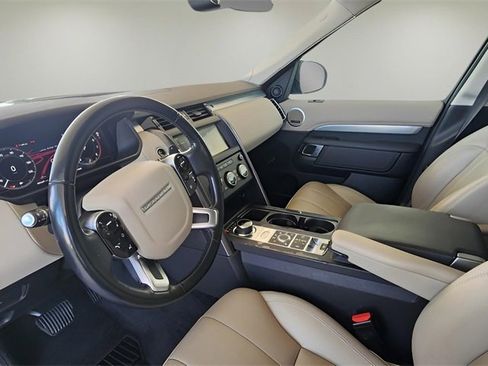 Used 2020 Land Rover Discovery Landmark image 15