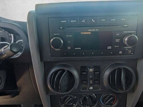 Used 2010 Jeep Wrangler Unlimited Rubicon AWD/4WD image 13