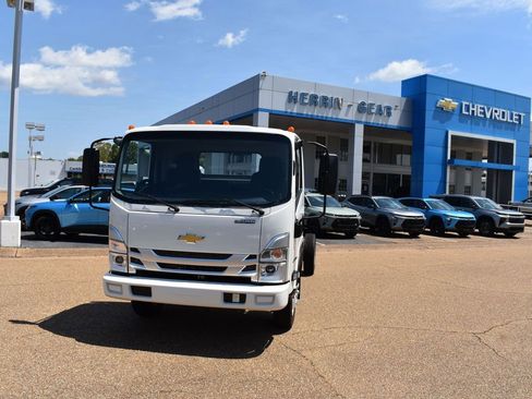New 2025 Chevrolet Low Cab Forward image 26