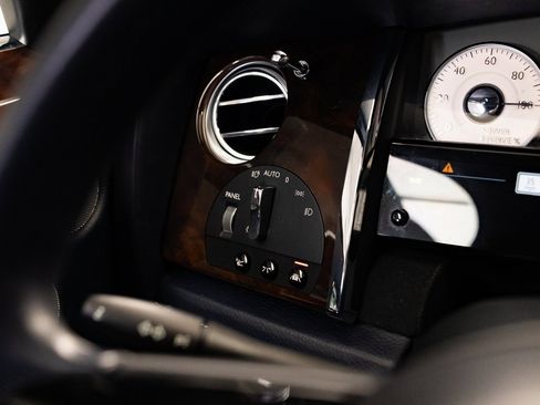 Used 2019 Rolls-Royce Ghost image 13