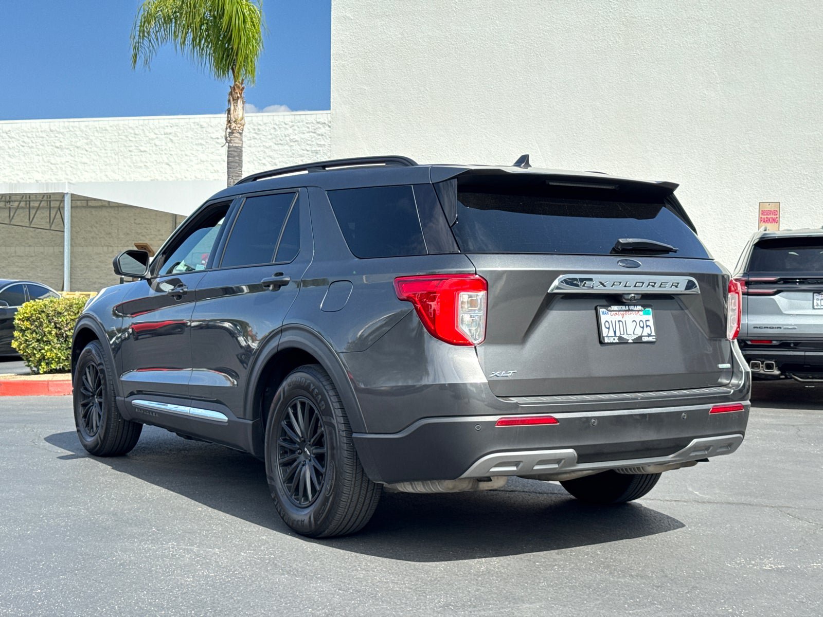 Used 2020 Ford Explorer XLT w/ Equipment Group 202A RWD image 13