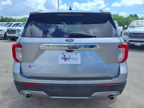 Used 2021 Ford Explorer Limited w/ Equipment Group 301A RWD image 6