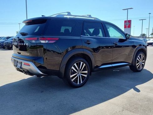 Used 2025 Nissan Pathfinder Platinum w/ Cargo Package image 10