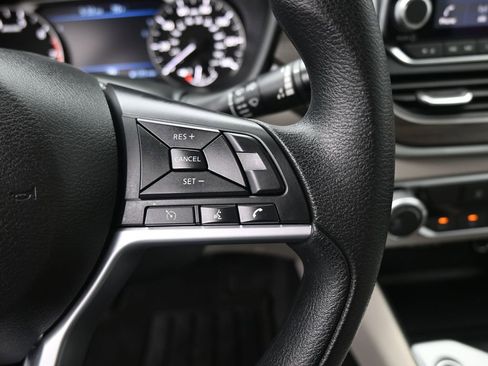 Used 2025 Nissan Altima 2.5 SV image 28