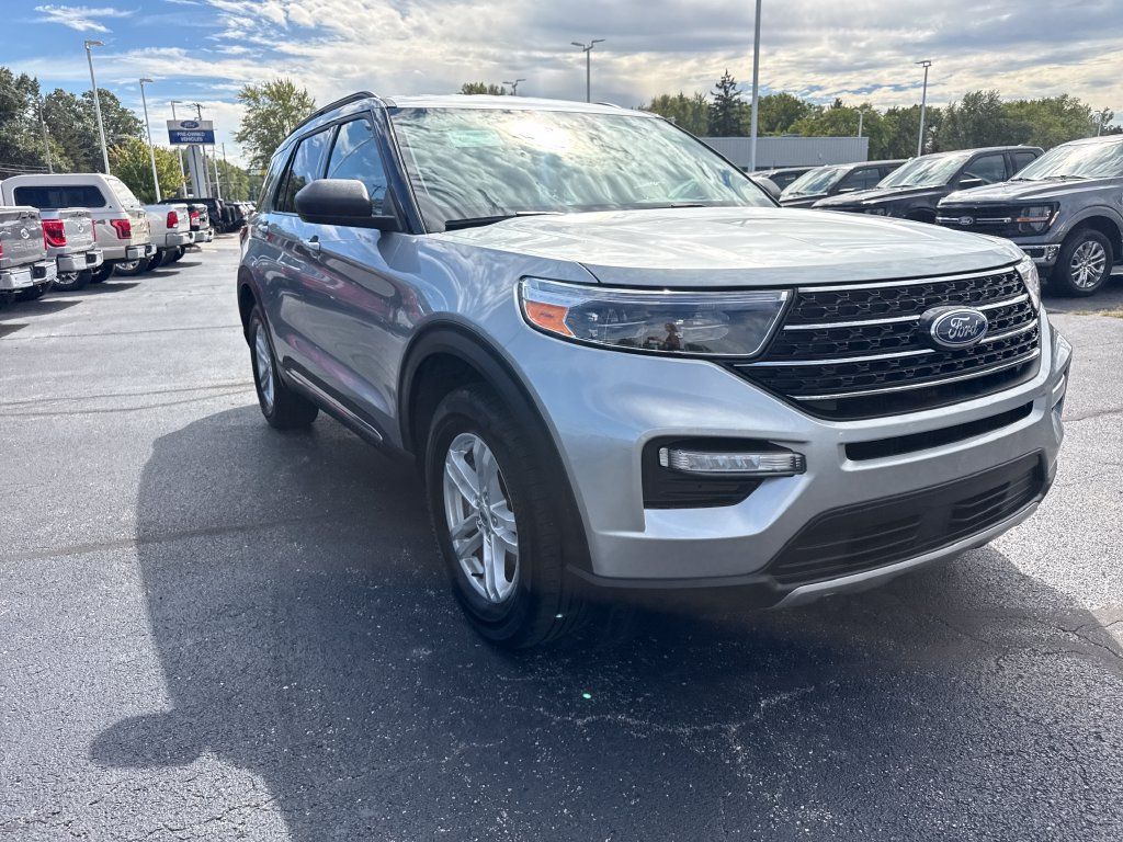 Used 2024 Ford Explorer XLT w/ Equipment Group 202A AWD/4WD image 4