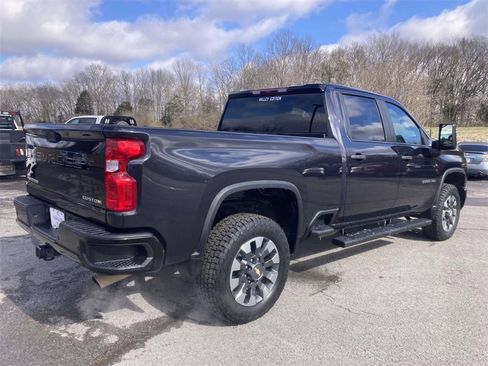Used 2024 Chevrolet Silverado 2500 Custom w/ Custom Value Package image 4