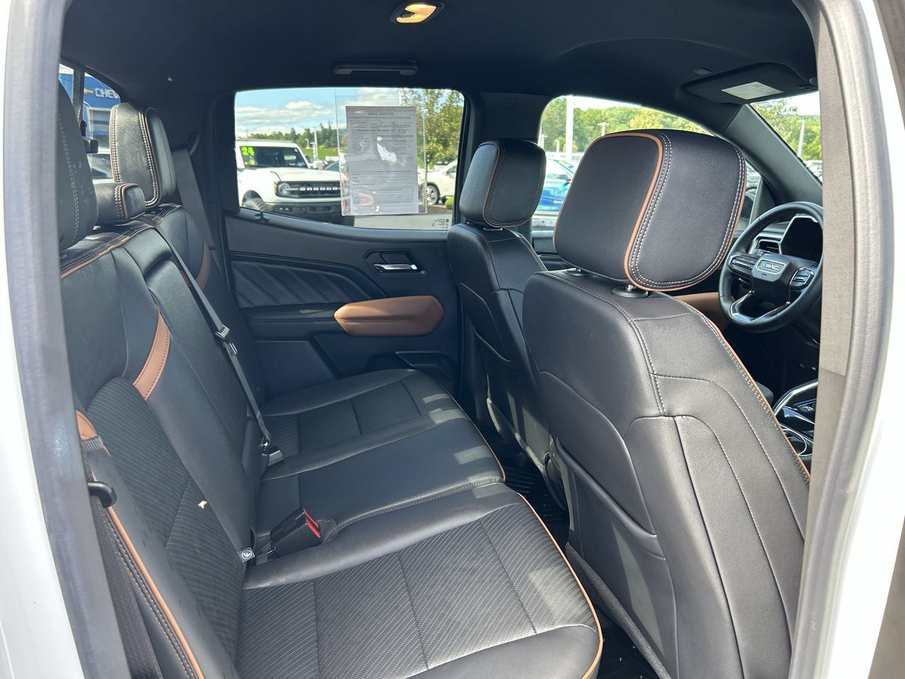 Used 2024 GMC Canyon AT4 w/ AT4 Premium Package AWD/4WD image 19