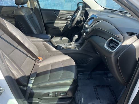Used 2018 Chevrolet Equinox Premier FWD image 16