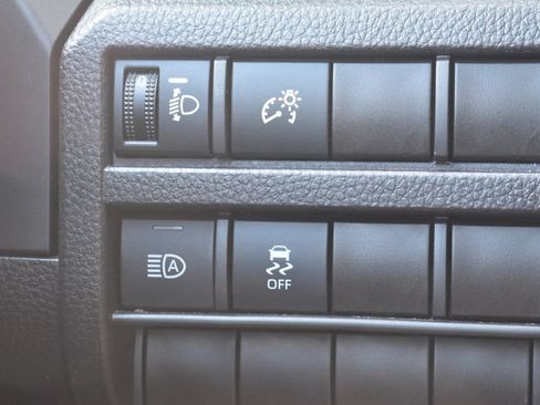 Used 2025 Toyota Tacoma SR AWD/4WD image 20