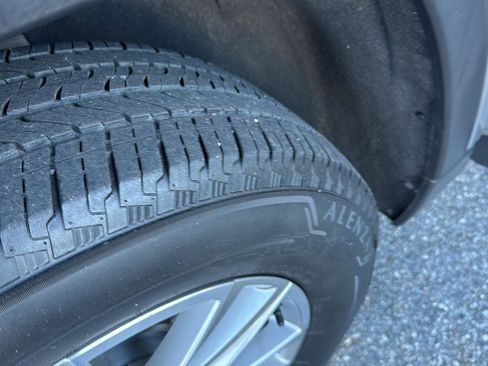 Used 2023 Chevrolet Traverse LT image 34