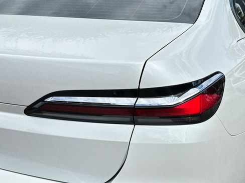 Used 2023 BMW 760i xDrive image 33