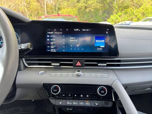 Used 2025 Hyundai Elantra SEL FWD image 20