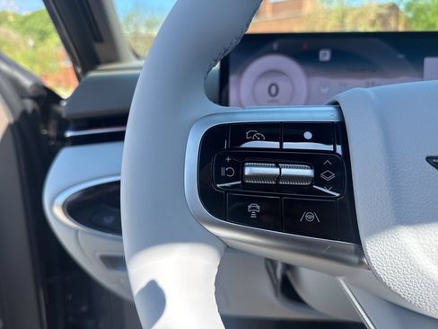 New 2026 Genesis GV70 2.5T Advanced AWD/4WD image 18