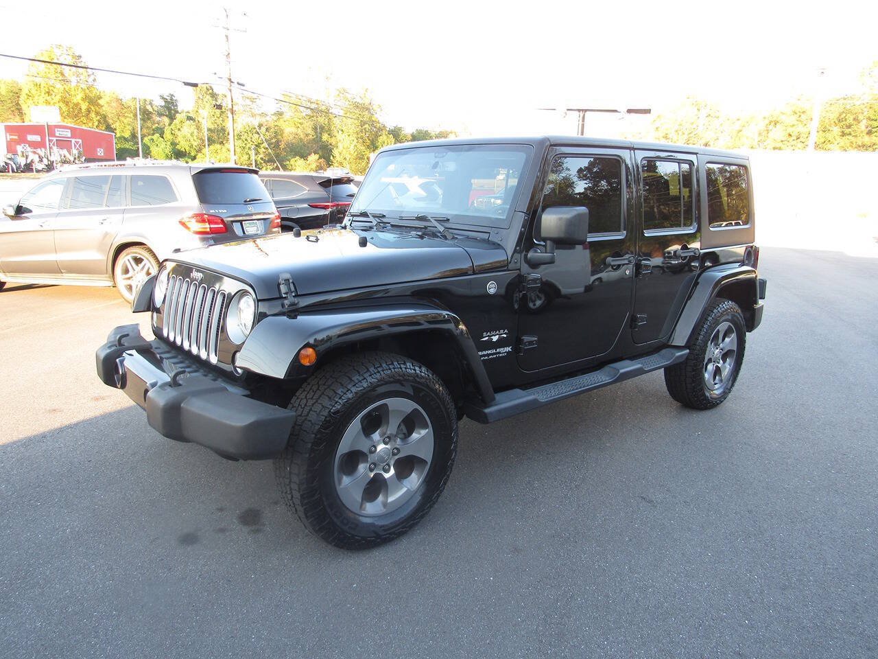 Used 2018 Jeep Wrangler Unlimited Sahara AWD/4WD image 8