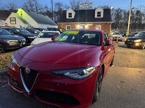 Used 2017 Alfa Romeo Giulia w/ Sport Appearance Package image 5