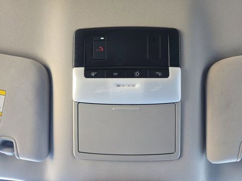 Used 2024 Nissan Pathfinder SV image 7