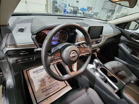 Used 2024 Nissan Altima 2.5 SV FWD image 10