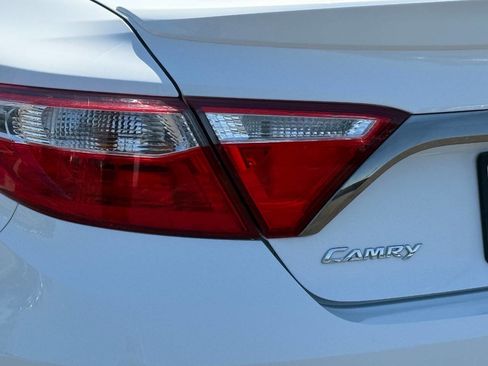 Used 2015 Toyota Camry SE FWD image 22