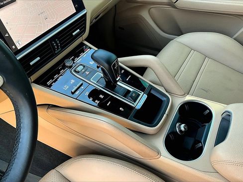 Used 2023 Porsche Cayenne Platinum Edition image 14