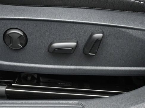 New 2025 Volkswagen Jetta SE image 18