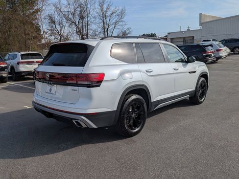 New 2026 Volkswagen Atlas Peak Edition AWD/4WD image 3