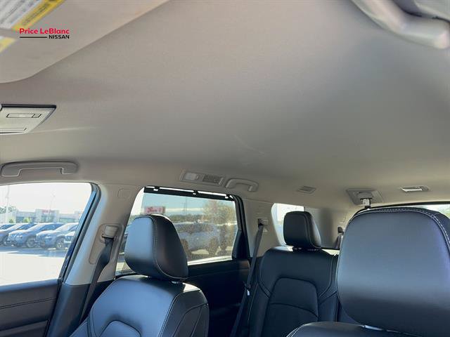 Used 2025 Nissan Pathfinder SL FWD image 30