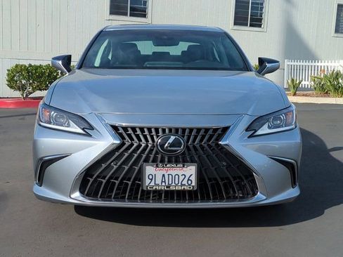Used 2024 Lexus ES 300h w/ Premium Package image 2