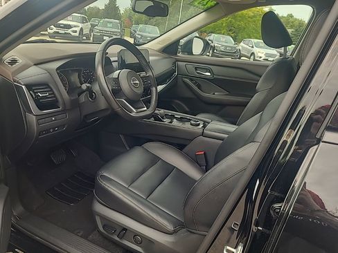 Used 2023 Nissan Rogue SL w/ SL Premium Package image 10